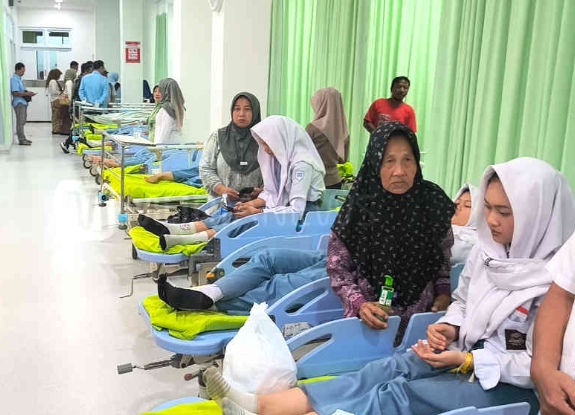 Read more about the article 70 Pelajar SMA Negeri 2 Kudus Diduga Keracunan MBG, Dirawat di Lima Rumah Sakit