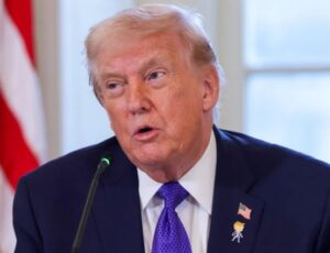 Read more about the article Kebijakan Tarif Baru Trump: Negara yang Berbisnis dengan Iran Terancam Sanksi AS