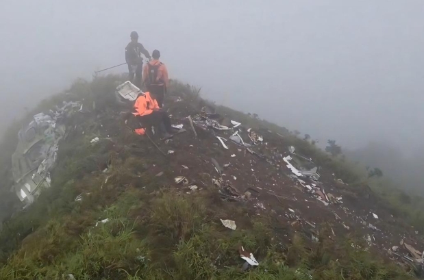 Read more about the article Tim SAR Temukan Badan Pesawat ATR 42-500 di Kawasan Gunung Bulusaraung