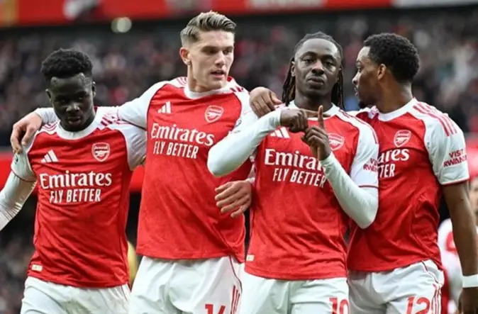 pemain Arsenal berkumpul